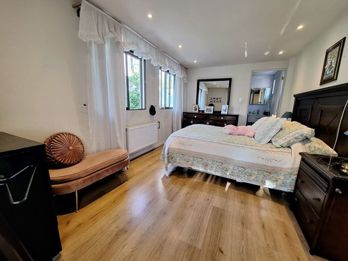 Casa En Venta De 5 Dorm. En Ñuñoa