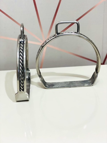 Estribo Par Em Inox Resistente Cavalo Sela Imediato Cor Prateado