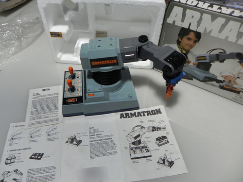 Brinquedo Tectoy Armatron Com Pilhas