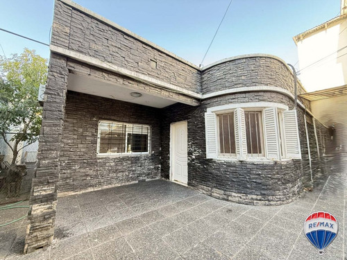 Casa Con Departamento En Venta Quilmes