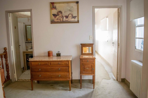 Casa De 4 Ambientes Con Cocheras En Venta En La Lucila