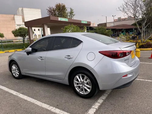 Mazda 3 2.O SPORT TOURING