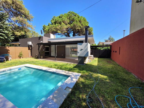 Casa En Venta Ph Villa Elisa Con Pileta Planta Baja 2 Dormitorios Parrilla Aire Alarma