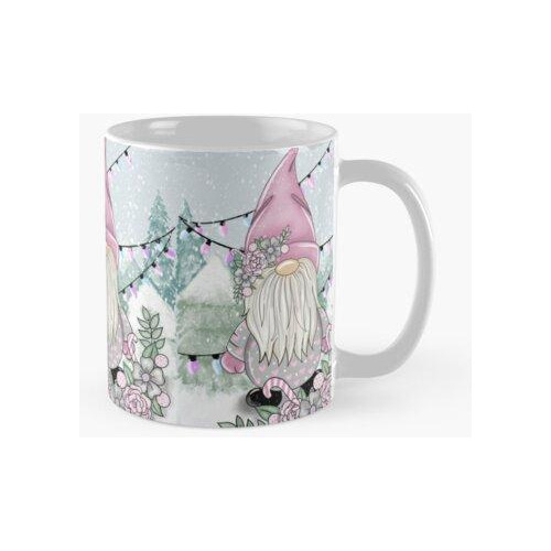 Taza Pink Gnome Gonk Elf Navidad Festiva Escena De Nieve Cal