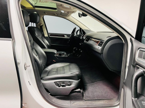 Imagen 7 de 22 de Volkswagen Touareg 4.2 V8 Premium Nuev Passat Amarok Tiguan