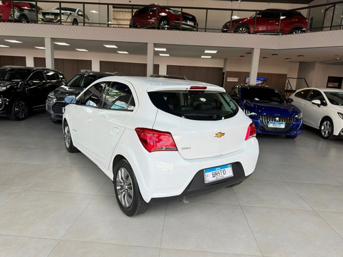 Chevrolet Onix 1.4 Advantage Aut. 5p
