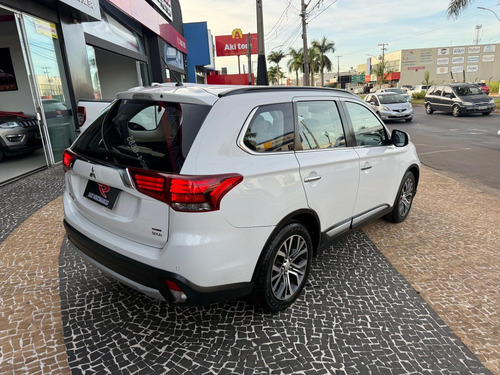 Mitsubishi Outlander 2.2 MIVEC DI-D DIESEL HPE-S AWD AUTOMÁTICO