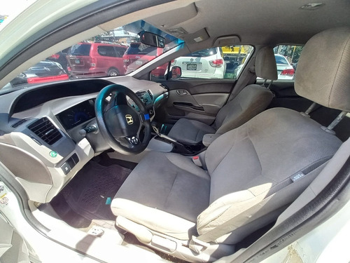 Imagen 5 de 10 de Honda Civic 2013 Blanco Americano Impecable.