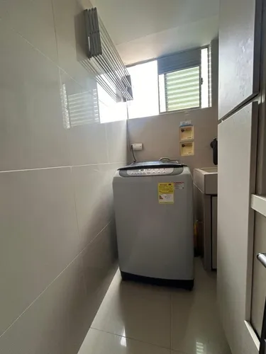 Vendo Apartamento Super Lindo, En La Parte Baja De La Loma De Los Bernal