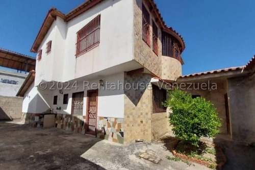 Townhouse En Turmero Hermoso Frente De Piedras Decorativas, Amplia Sala Comedor 24-28979 Irrr