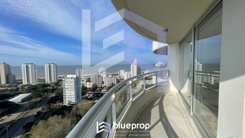 Apartamento Pent House En Venta En Punta Del Este, Con Excelentes Vistas Y Amenities !