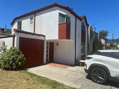 Casa En Venta De 4 Dorm. 3 Baños En Concepción