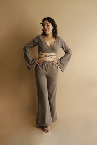 Set: Crop Top + Pants Setsy