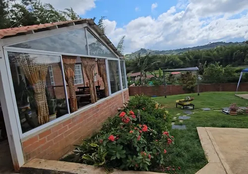 Venta Espectacular Casa Campestre, Precio De Oportunidad. A Puerta Cerrada. De Un Piso; Entre La Cumbre Y Pavas. A 150 Metros De La Vía Principal. Lote: 1.000 Mtrs.