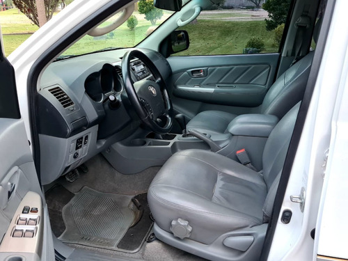 Toyota Hilux 3.0 Tdi C/d 4x4 Srv At Cuero (163cv) (l09) 2011