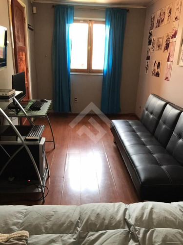 Casa En Venta De 5 Dorm. En Ñuñoa