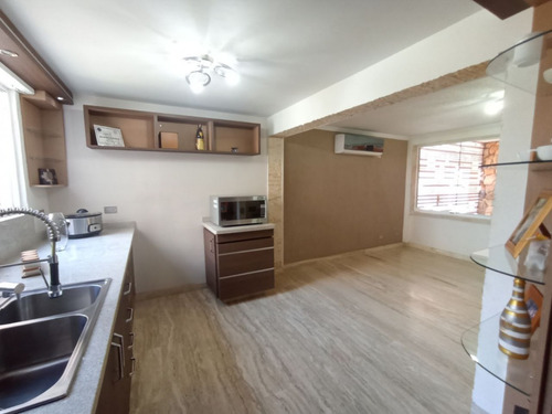Imagen 6 de 14 de En Venta Townhouse En Urb. El Bosque, Res. Trapiche - Valencia