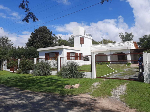 Casa A La Venta En Villa Parque Siquiman. (c135)