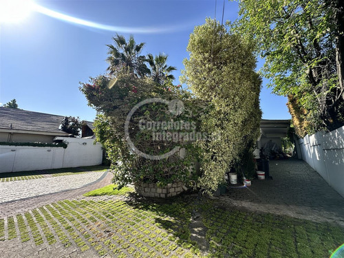 Casa En Venta De 7 Dorm. En Vitacura