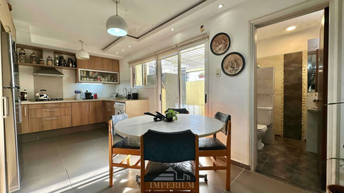 Venta Casa De 5 Dormitorios - Malvin Sur