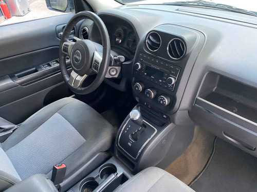 Imagen 8 de 11 de Jeep Patriot 2017 5p Sport L4/2.4 Aut