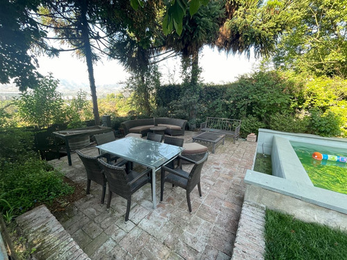 Casa En Venta De 5 Dorm. En Las Condes Mirador San Damian