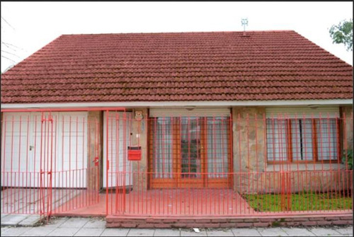 Casa En Venta - 3 Dormitorios 2 Baños - 233mts2 - Mar Del Plata