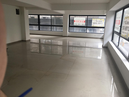 Amplia Oficina O Local Comercial.