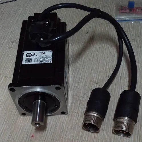 Servomotor Yaskawa Sgmah-04aaa61d-0y - 2.8a (Usado)