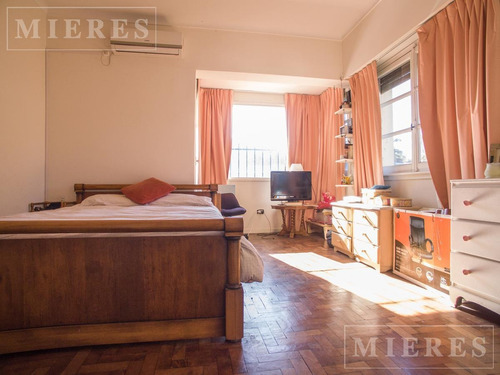 Casa De Sólida Construcción En Venta, En Victoria.