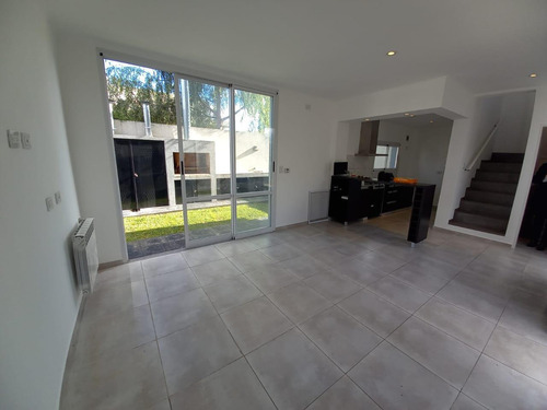 Imagen 10 de 30 de Duplex En Venta En La Plata Calle 34 E/ 141 Y 142 Dacal Bienes Raices