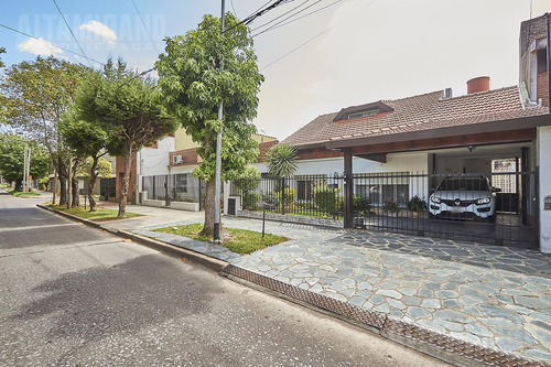 Casa En Venta En Villa Ballester De 4 Ambientes.