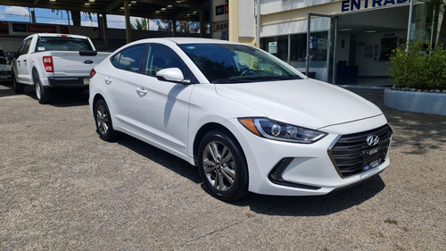 Imagen 10 de 15 de Hyundai Elantra 2018 2.0 Gls Premium At