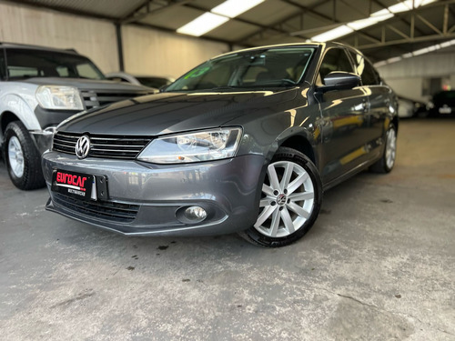 Volkswagen Jetta 2.0 Comfortline Flex 4p Automática