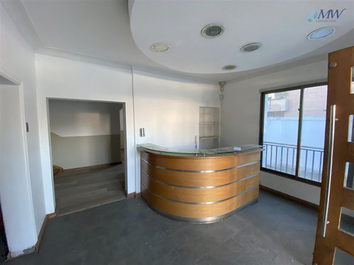 Amplia Casa - Oficina En Venta En El Mejor Barrio De Ñuñoa