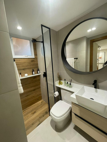 Casa Ampla E Com Bastante Espaço