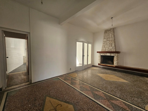 Planta Baja, Un Dormitorio, Escritorio, Pequeño Patio