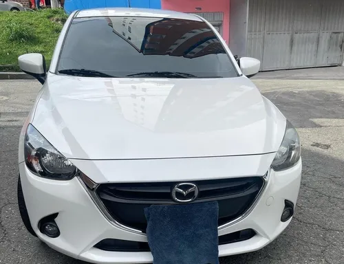 Mazda 2 Skyactive Blanco Perlado