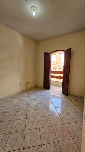 Prédio Com Três Apartamentos Por R$650.000,00