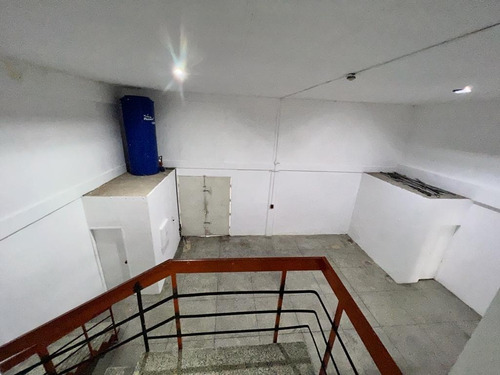 Imagen 10 de 15 de Local En Venta Av. Michelena C.c Ara