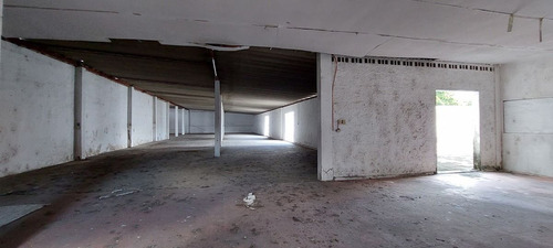 Bodega Comercial Con Amplio Patio De Maniobras ,en El Centro De Merida