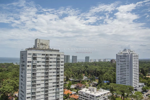 Hermoso Apartamento En Venta En Torre Bellagio, Punta Del Este.