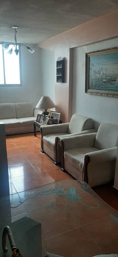 Vendo Apartamento 86 M2. 4 Habitaciones. 1 Baño. Cocina. Salón Comedor. Ud2. Caricuao