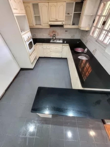 Casa En Venta - 2 Dormitorios 2 Baños - 220mts2 - Caseros