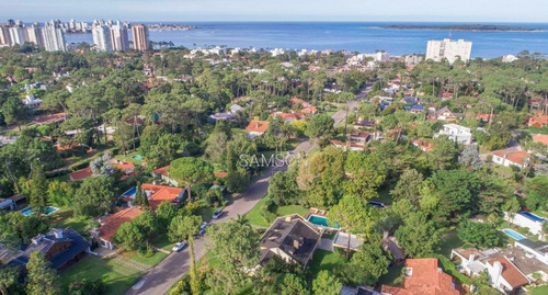 En Venta Exclusiva Propiedad En La Ciudad De Punta Del Este- Ref: 59023