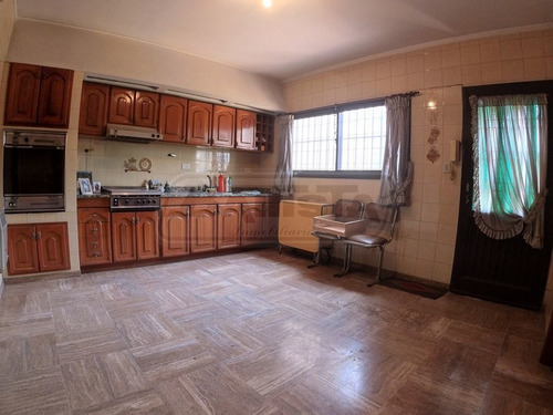 Imagen 4 de 17 de Casa En Venta En Ramos Mejia Centro