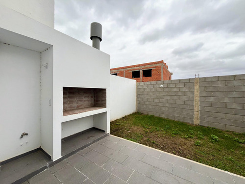 Altos De Manantiales Duplex De 3 Dormitorios 3 Bñs