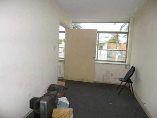 Local De 498m2. 4 Oficinas. 5 Baños.-