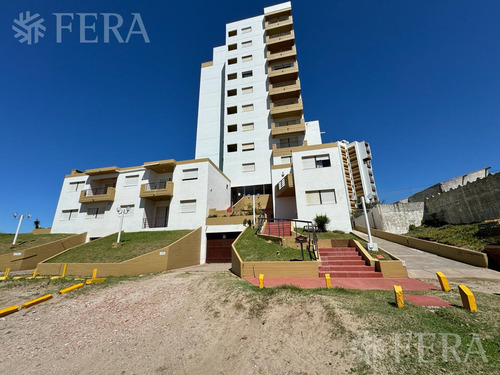 Venta De Departamento De 4 Ambientes Con Cochera Y Patio En Villa Gesell