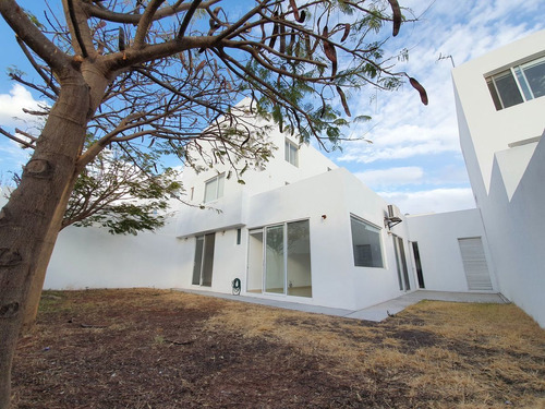 Preciosa Casa En El Mirador, Tipo Duplex, Planta Baja, Con G